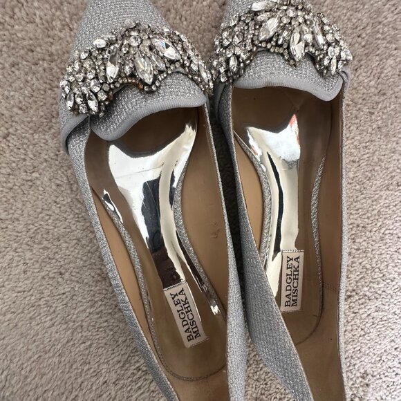 The Badgley Mischka Silver Flats Size10 - Picture 4 of 7